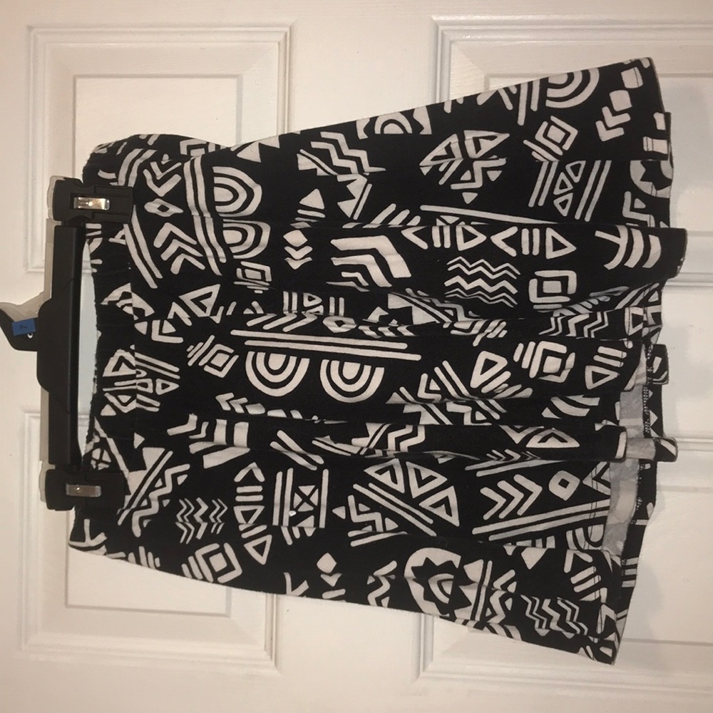 Black w/ White tribal print Forever 21 skirt